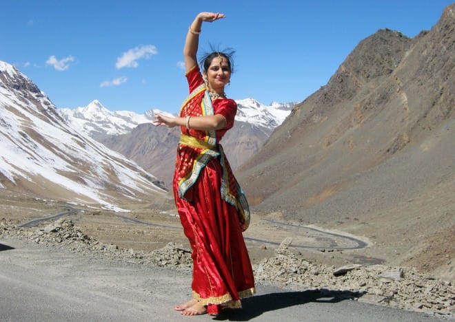 shruti gupta kathak performance on world's highest road in ladakh for salute to indian army