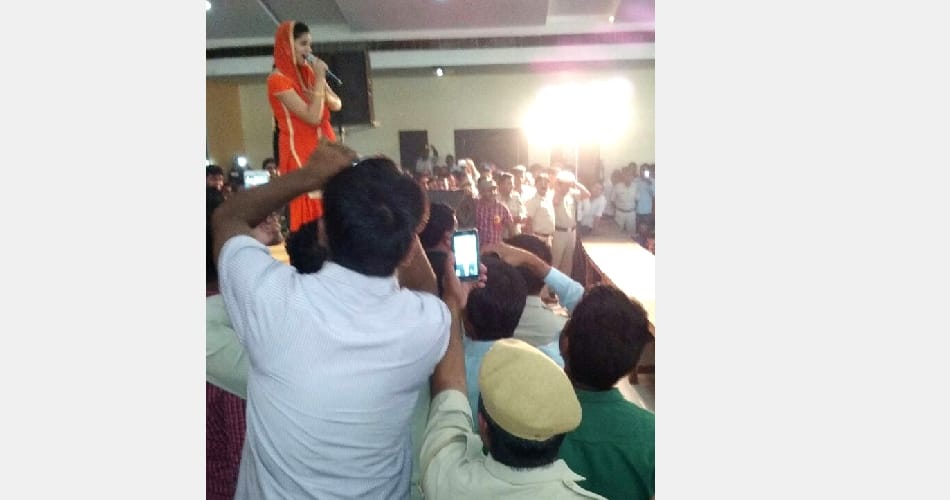Peoples are crazy to see sapna chaudhary dance in kaithal program haryana