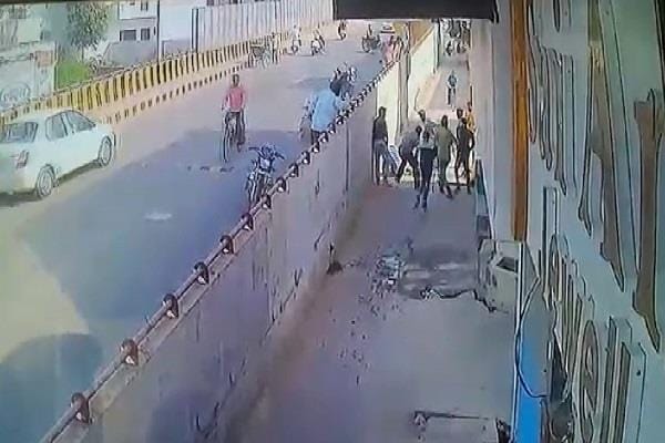 thrown down from the bridge and then attacked with sword, no one stopped to help