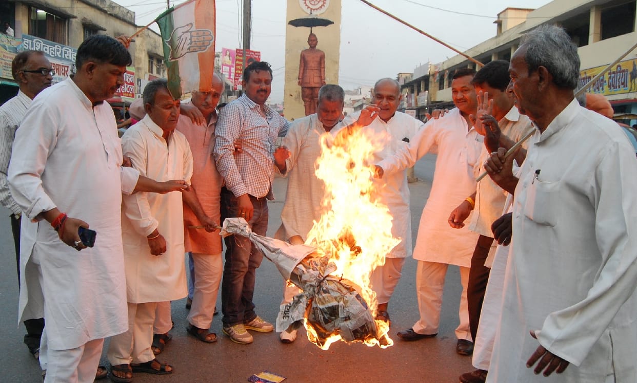 Centre's effigy burnt
