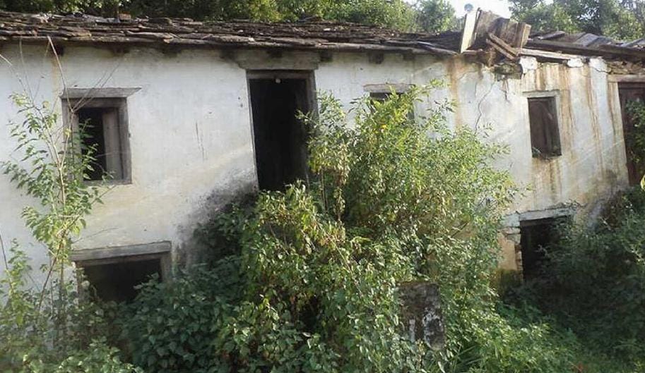 The ashram, in memory of the martyrs on the verge of collapse