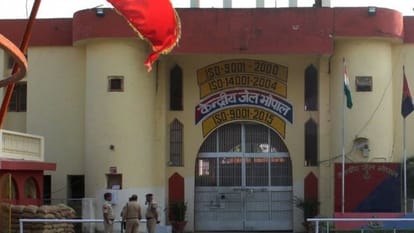 Bhopal jail break: ramashankar yadav son says, my father's death is system failure