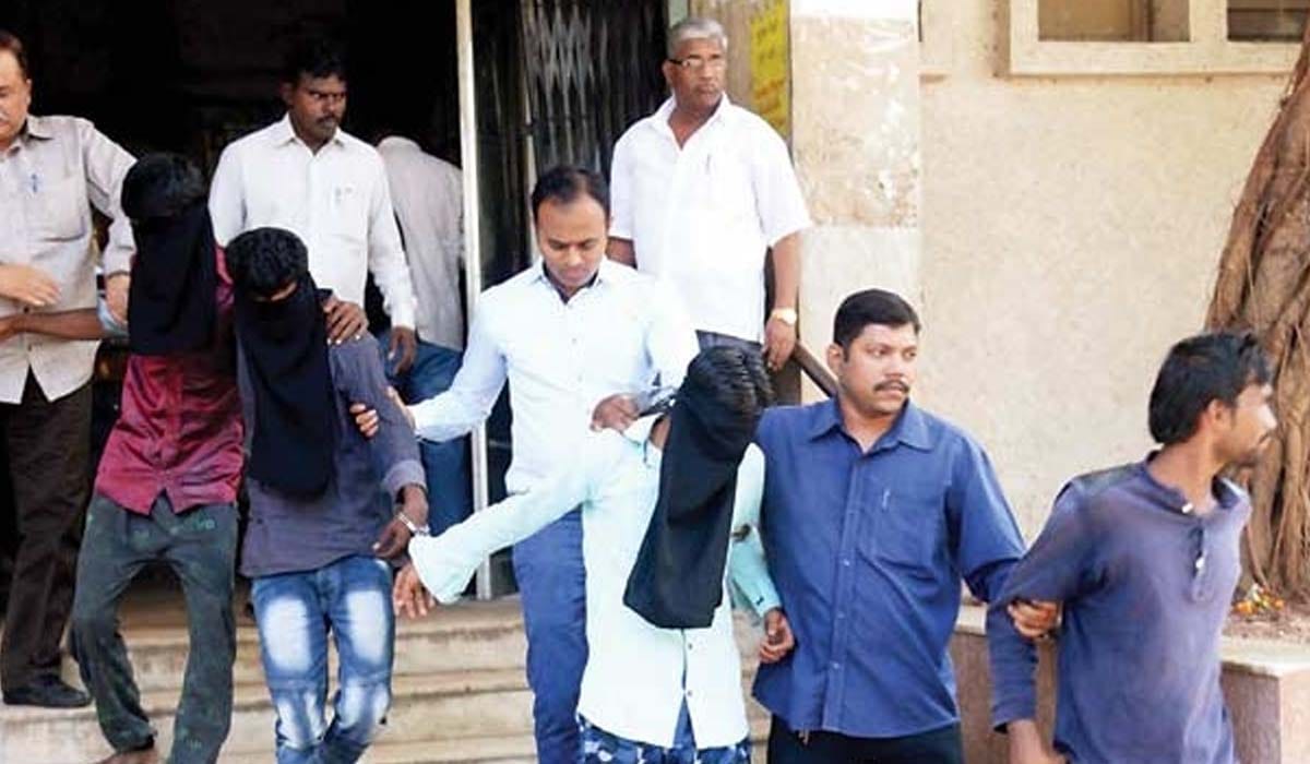 8 drug adicts raped a woman in front of her husband in mumbai