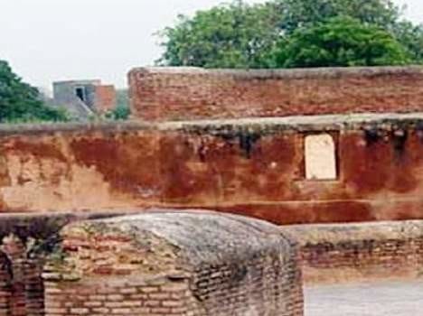 halloween place known as bawri found in rohtak of haryana, billions of treasure hidden in it