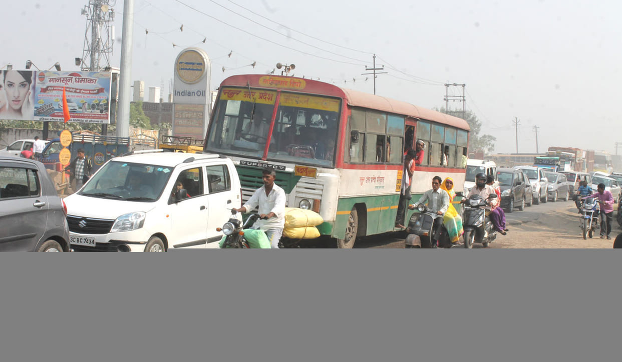 traffic jam in mandi dhanaura