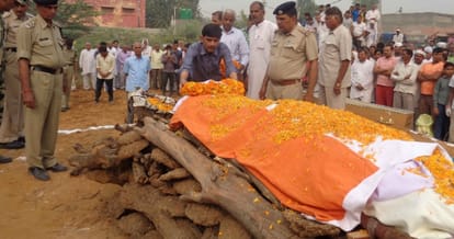 bsf soldier ashok jakhar died on duty due to heart attack, funeral in jhajjar village