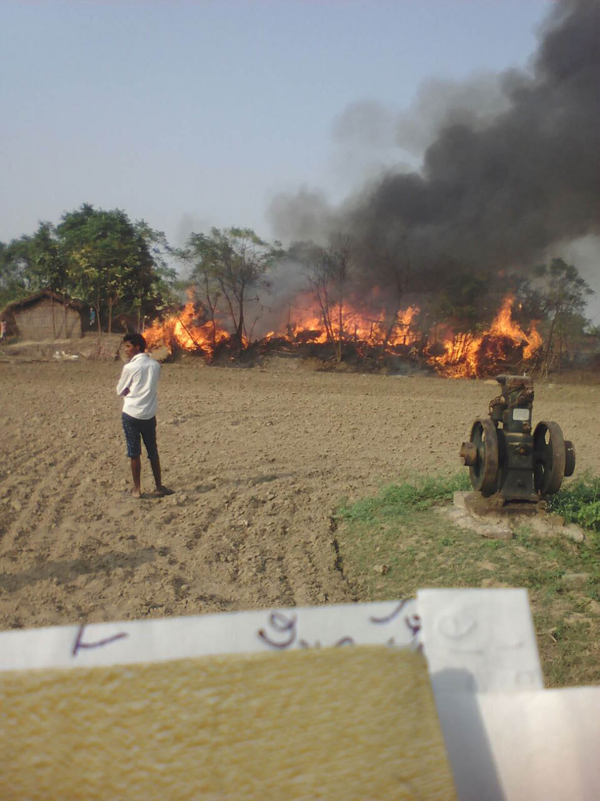 police ke samne hi funk di jhopdi