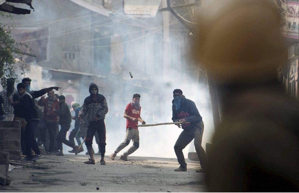 violence protest in kashmir valleyy