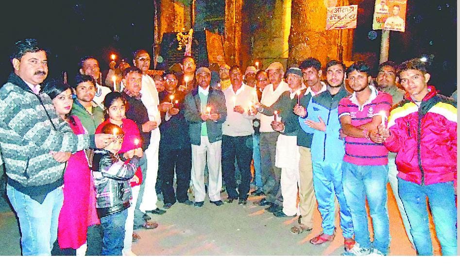 Lawyers tribute to the martyrs by lighting the lamp