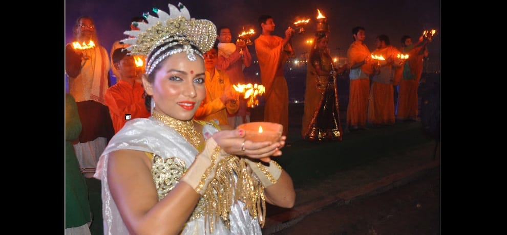 maha arti at yamuna ghat delhi, cm kejriwal announces 5 kilometer river front on yamuna