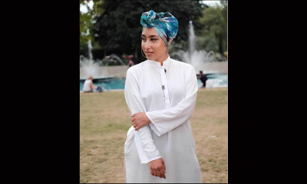 Hijab-wearing Muslim model is new internet sensation