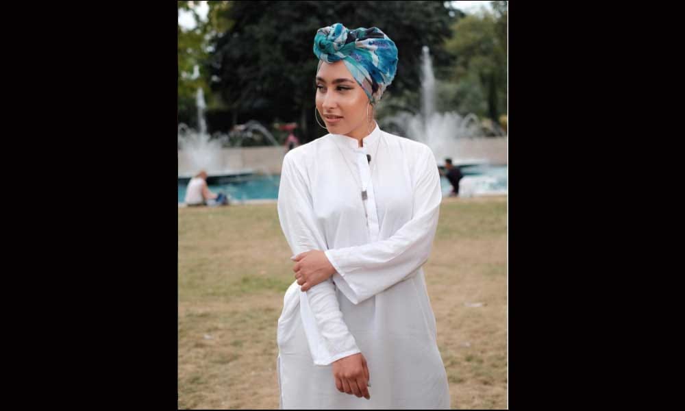 Hijab-wearing Muslim model is new internet sensation