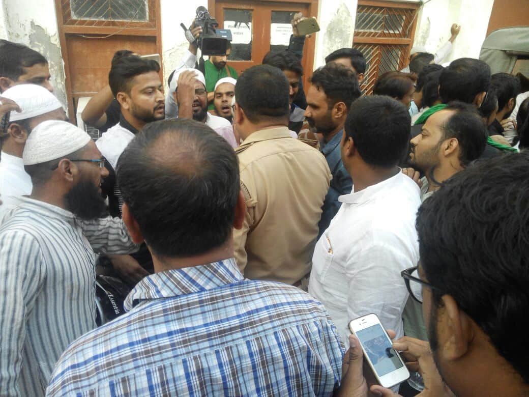 police brutally beats protesters in lucknow