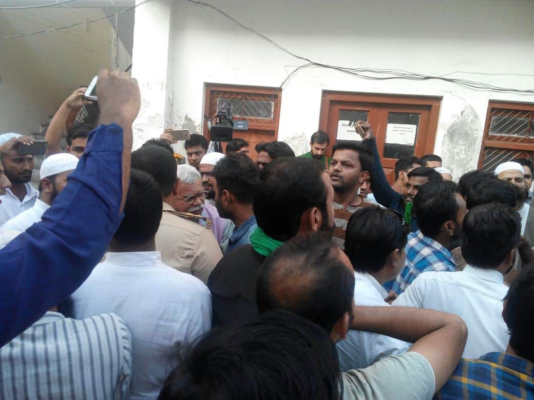 police brutally beats protesters in lucknow