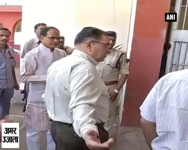 शिवराज सिंह चौहान का जेल दौरा