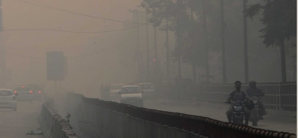 hazardous smog cover delhi ncr, people facing breathing problems