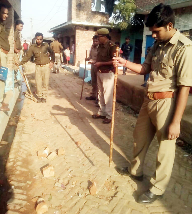 after court marriage violence, 16 injured in stone pelting-beating