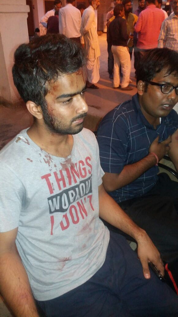 Violence broke into the school, five injured