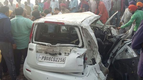 Major train naccident happened at unmanned gate in jalandhar