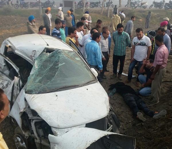 Major train naccident happened at unmanned gate in jalandhar