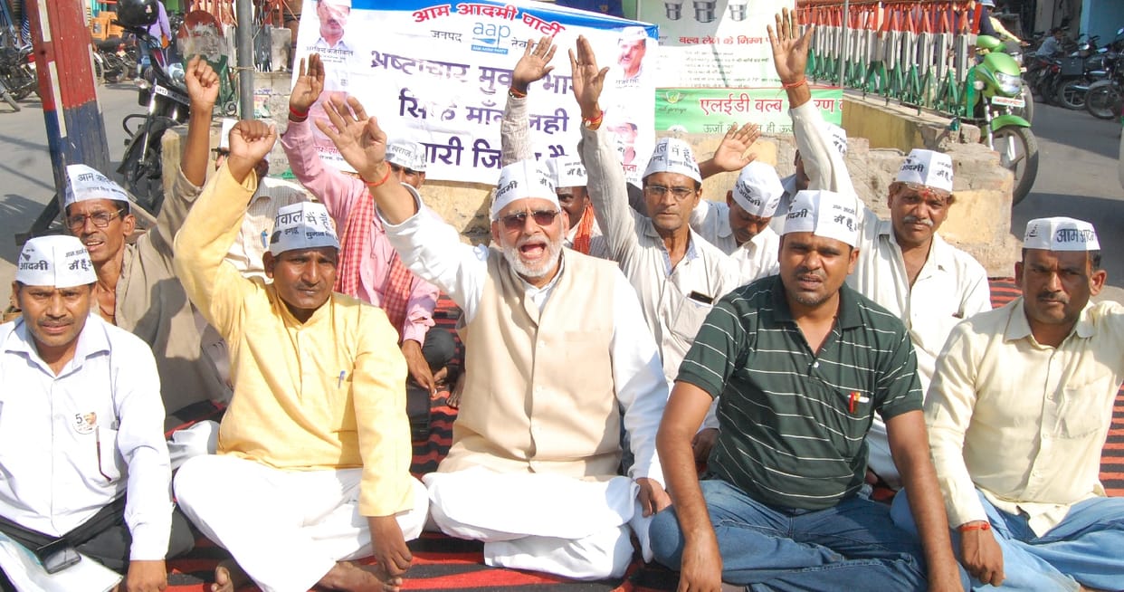 Union activists demonstrate against app
