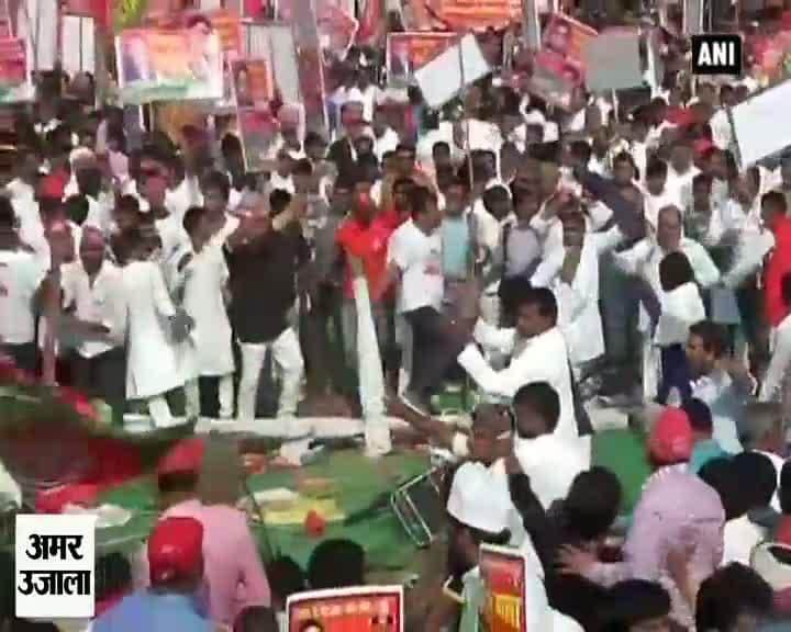 अखिलेश यादव की विकास रथ यात्रा