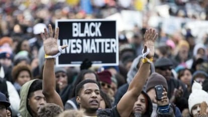 Racism issue in the US elections and the crack of the black-white