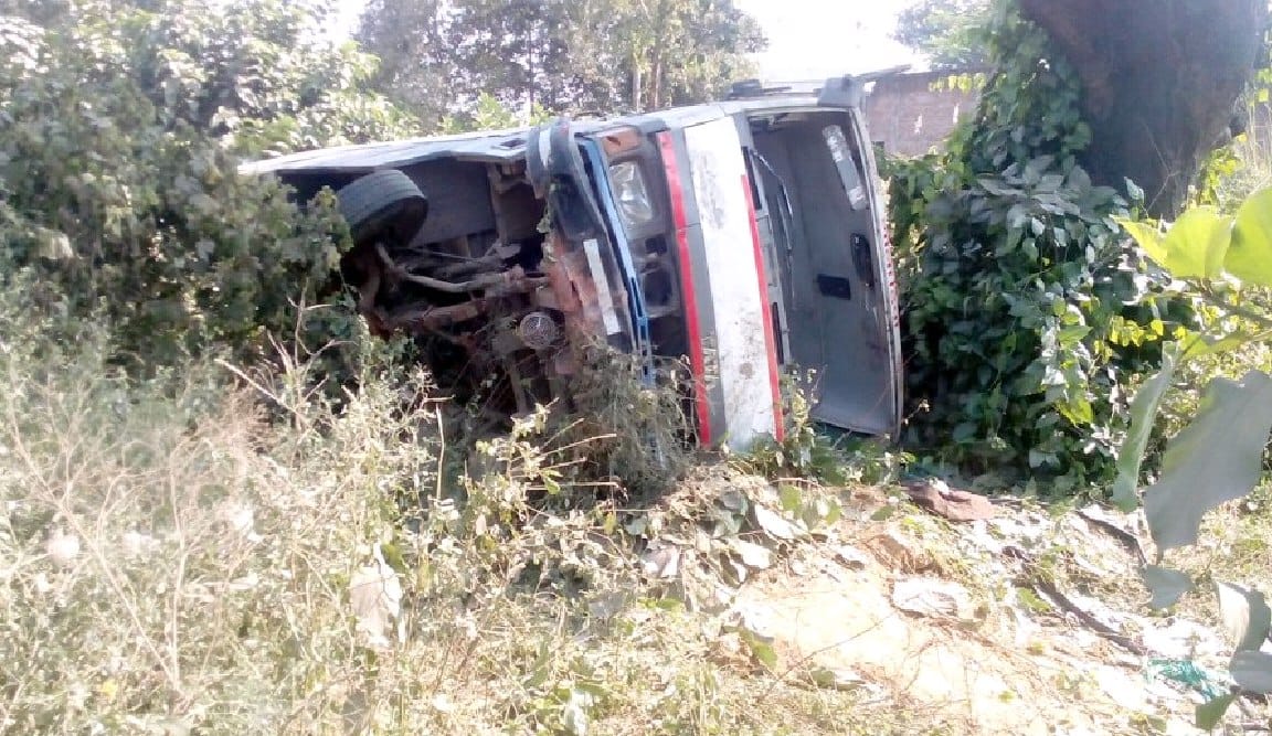Contracted bus overturns 11 injured