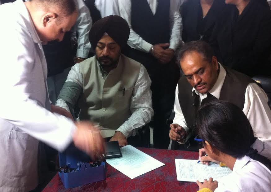chandigarh advisor parimal rai donated blood in camp during golden jubli celebration