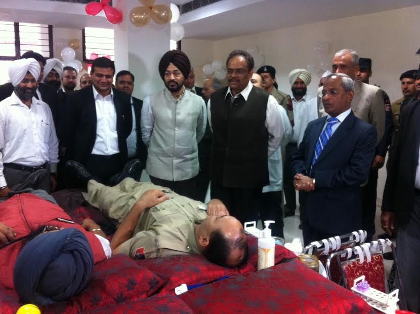 chandigarh advisor parimal rai donated blood in camp during golden jubli celebration