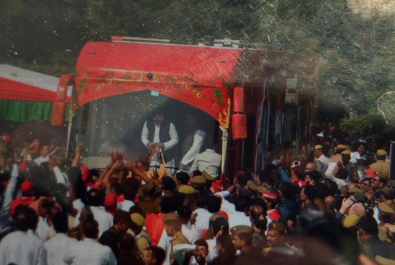 lucknow road jam due to akhilesh rath yatra