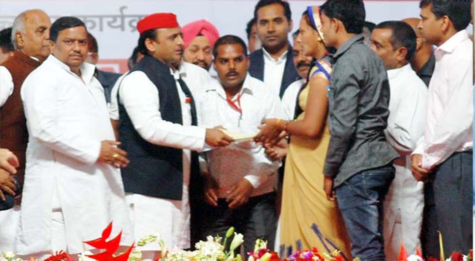 chief minister did not met open heart with faithful supporters
