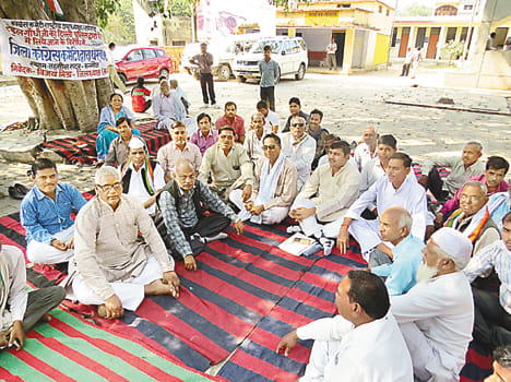 Congressmen demanding sacking of the central government