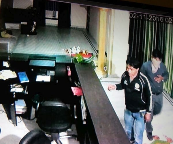 Theft in real estate office in Lucknow.