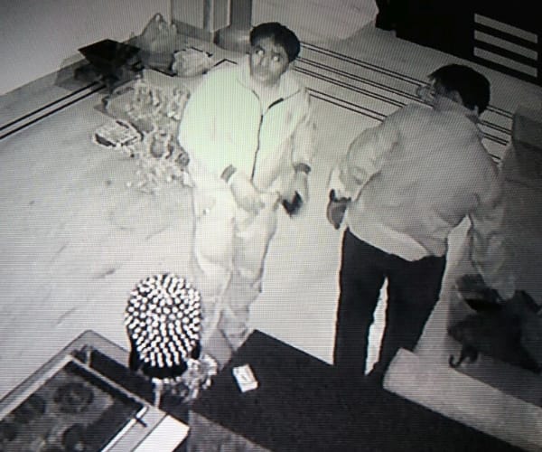 Theft in real estate office in Lucknow.