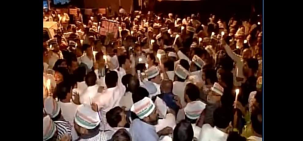 rahul gandhi again detained while candle march in delhi for ex servicemen suicide