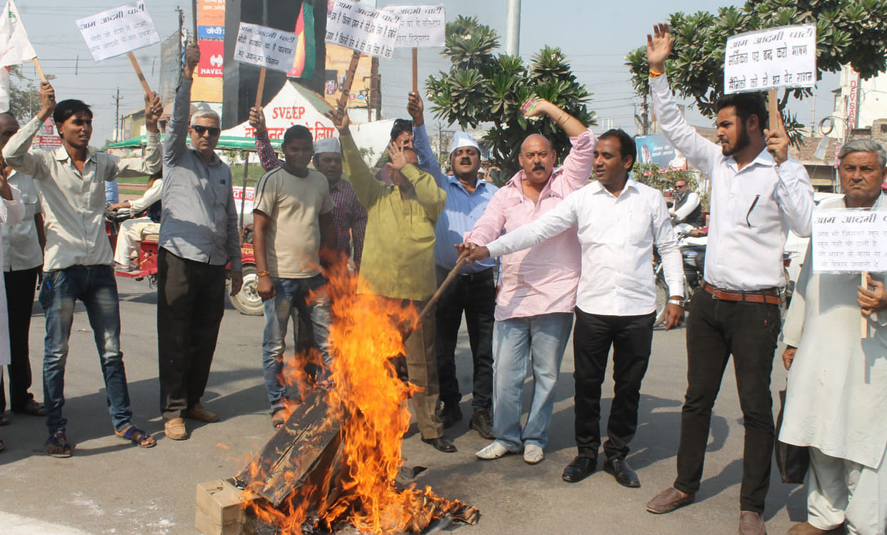 Political parties took to the streets