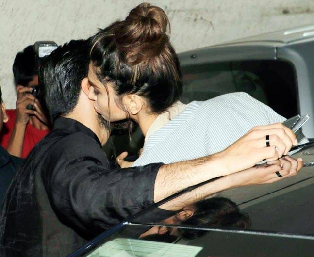 Ranveer and Deepika's kissing spree in public