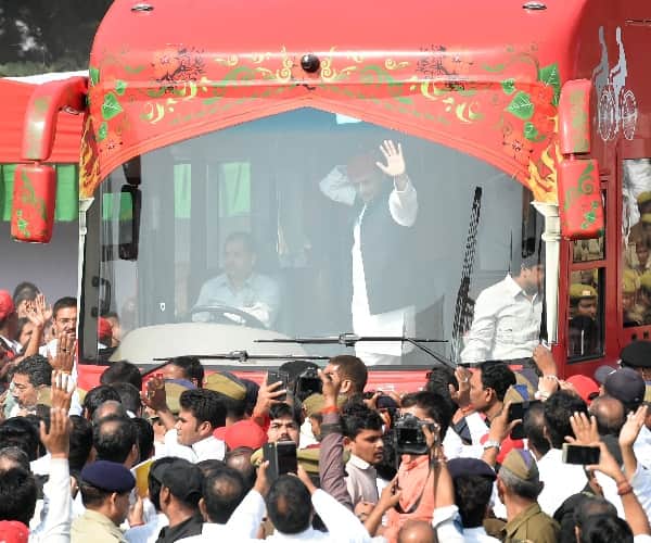  this is how akhilesh yadav rath yatra turns in road show.