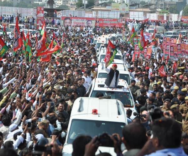  this is how akhilesh yadav rath yatra turns in road show.