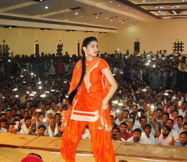 haryanvi singer sapna chaudhary again in controversy due to performance in kaithal