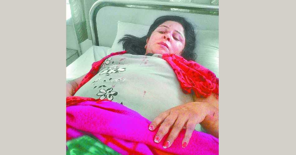 attack, attack in home, congress distt. chief, women attacker, shilpa verma