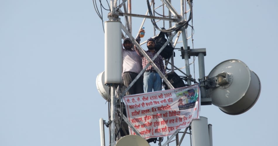 Teacher on Tower : "No medicine or treatment should a job, medical refused to '