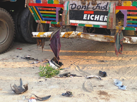 Behind the truck entered the bike, bike riders killed