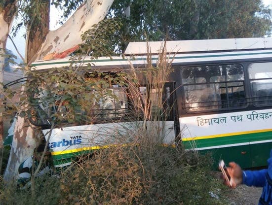 two people of himachal pradesh returning from marriage killed in road accident in kalka