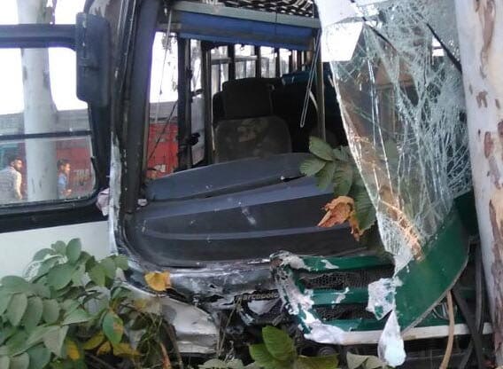 two people of himachal pradesh returning from marriage killed in road accident in kalka