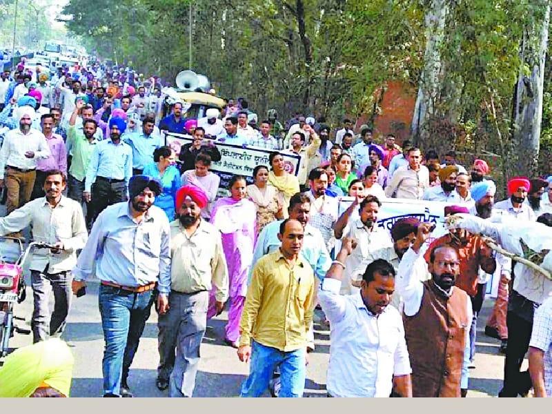  Demonstration against the government, Mulajimon demonstrated, protesting, Patiala