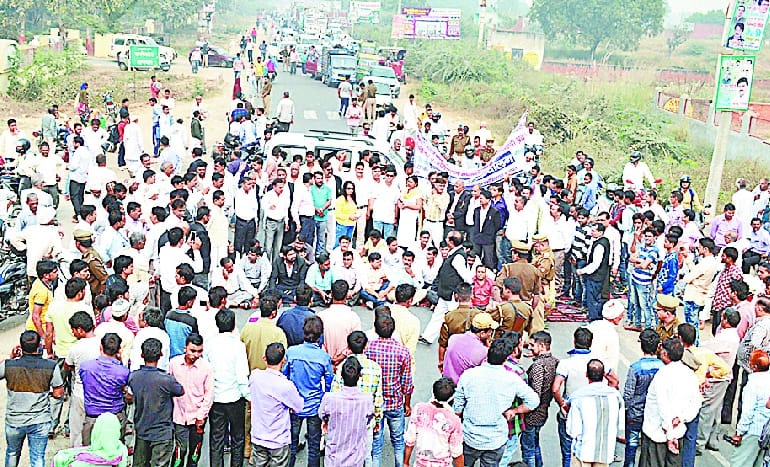 Advocate High Court bench roared on the highway