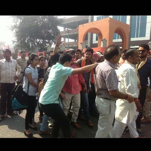statue of Bharat mata has broken in Agra