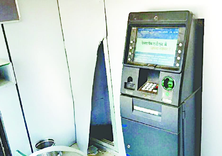 Canara Bank ATM miscreants broke Dineshpur Road